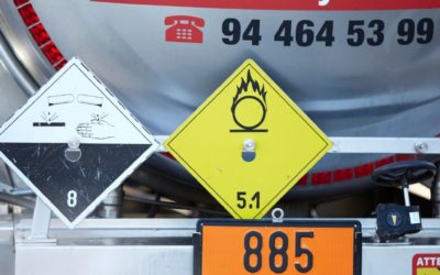 La señal reflectantes V-23, obligatoria para todos los vehículos pesados a partir del 22 de diciembre de 2024